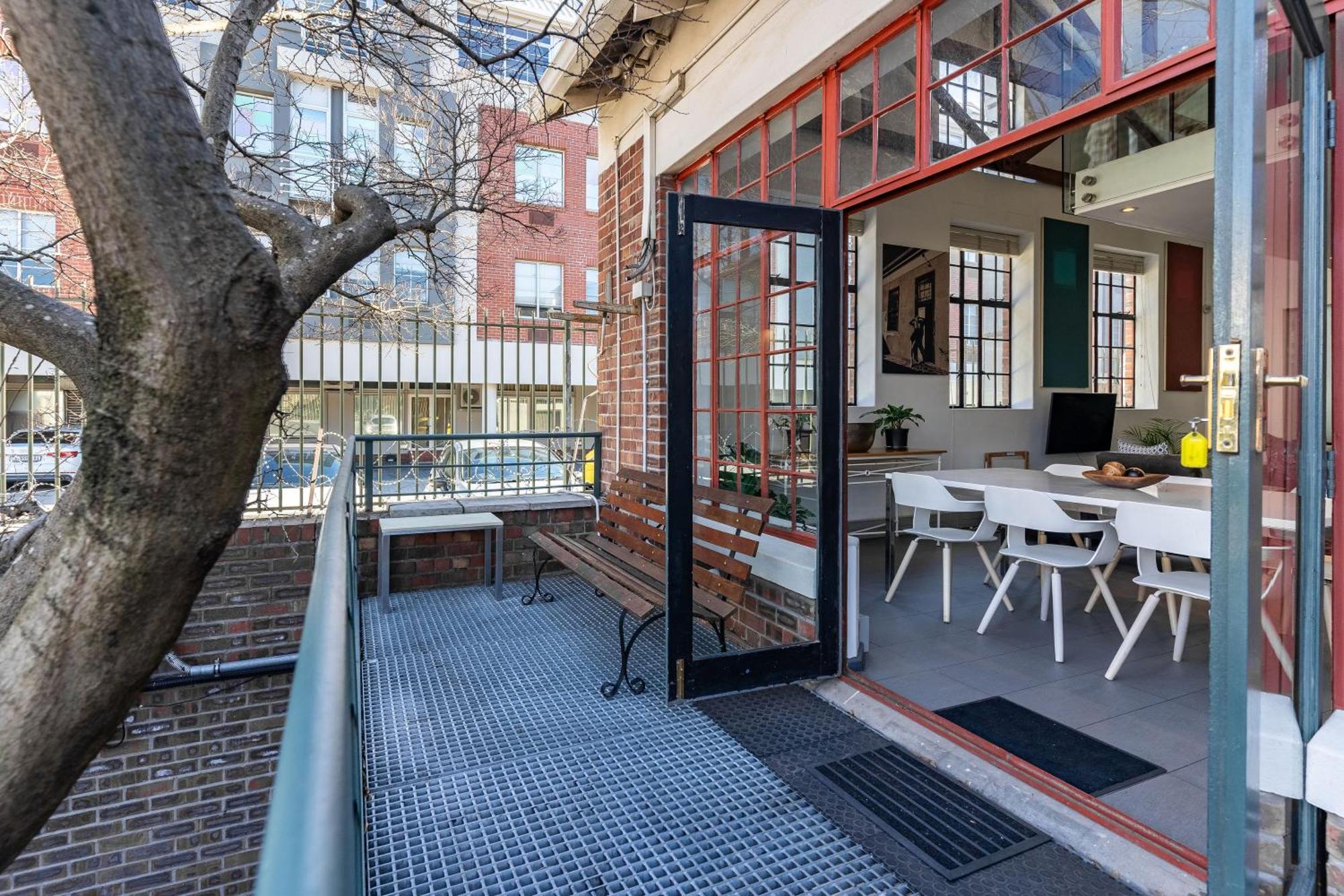 Apartment De Waterkant With Cape Finest
