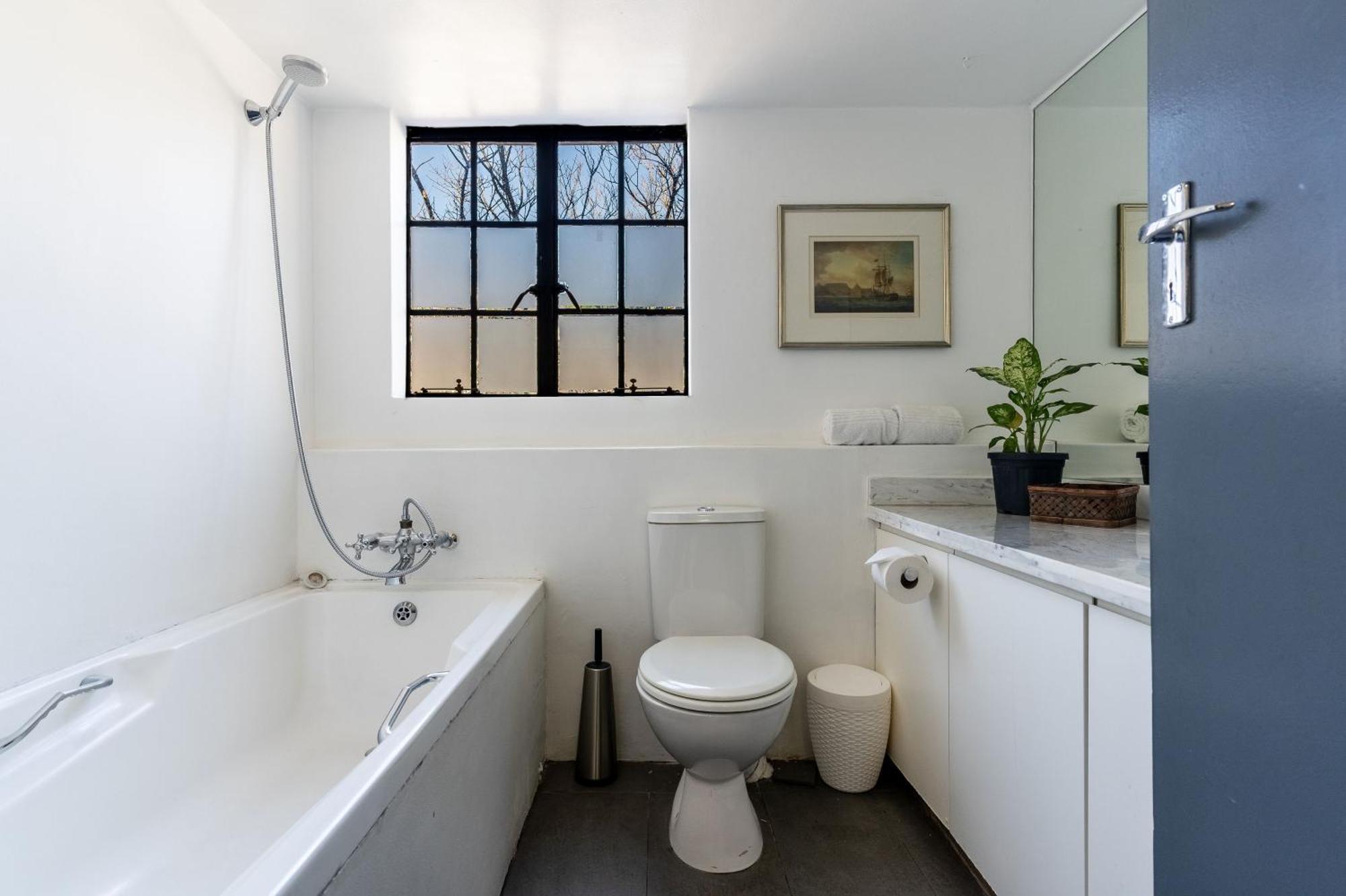 Apartment De Waterkant With Cape Finest